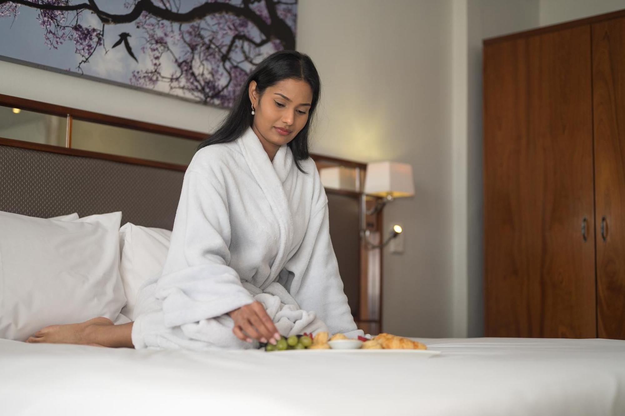 Anew Hotel Hatfield Претория Экстерьер фото