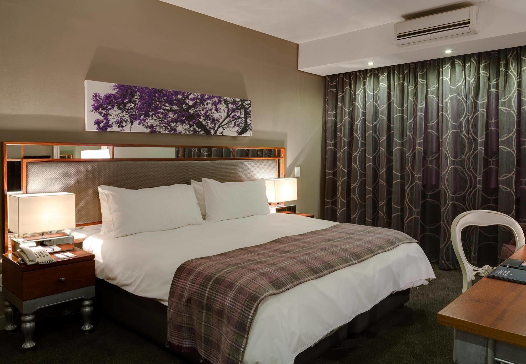 Anew Hotel Hatfield Претория Экстерьер фото